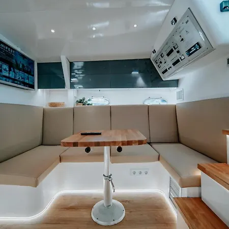 Botel Valeria, Uma Noite De Sonho